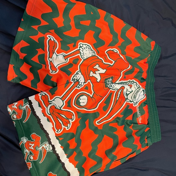 Mitchell & Ness Miami Hurricanes XL shorts